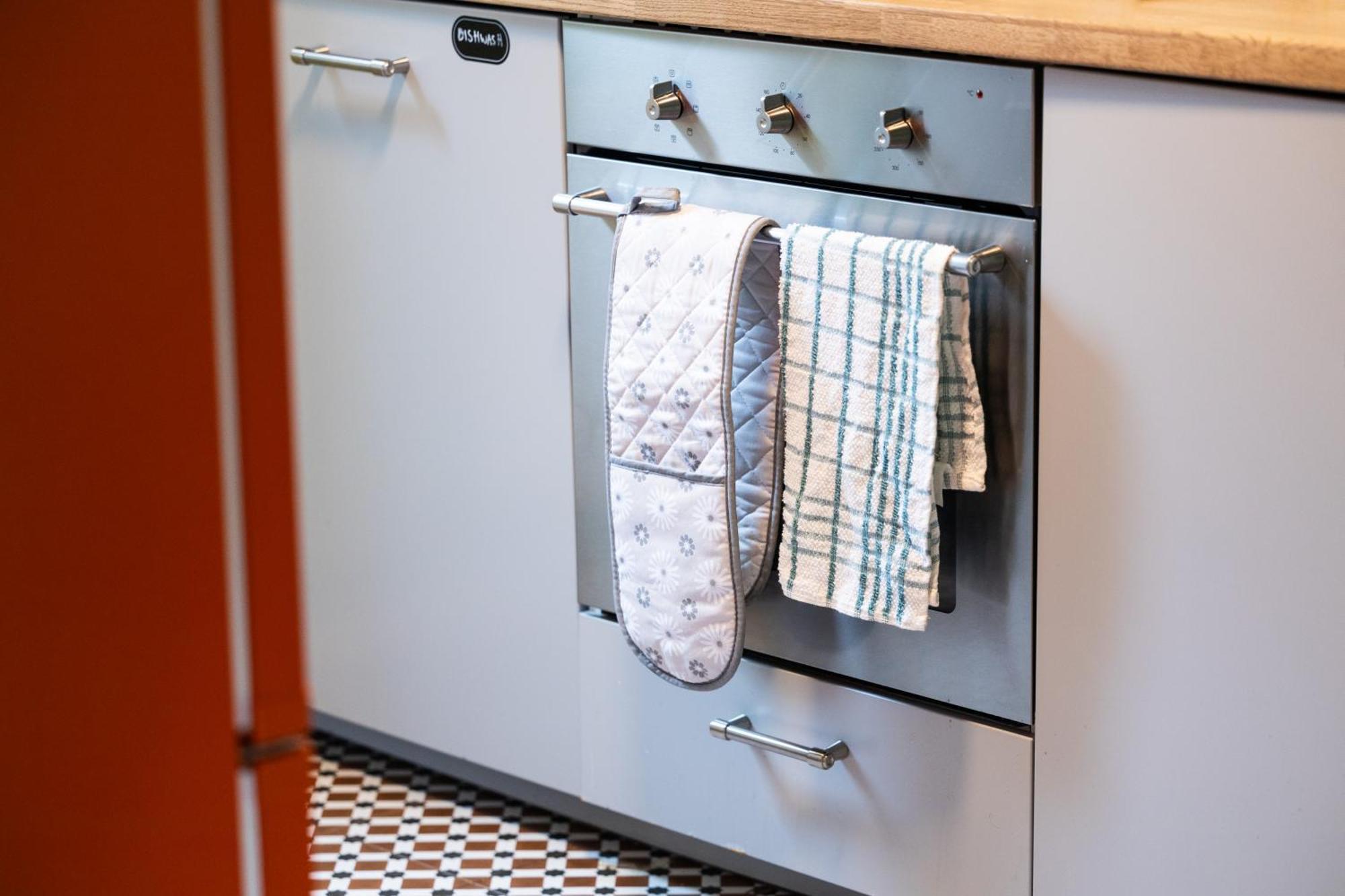 Apartment 20 Percent Off -promo Genius Offers-citycenter Londonbridge With Parking-wifi-sleeps7-4beds-netflix-family!