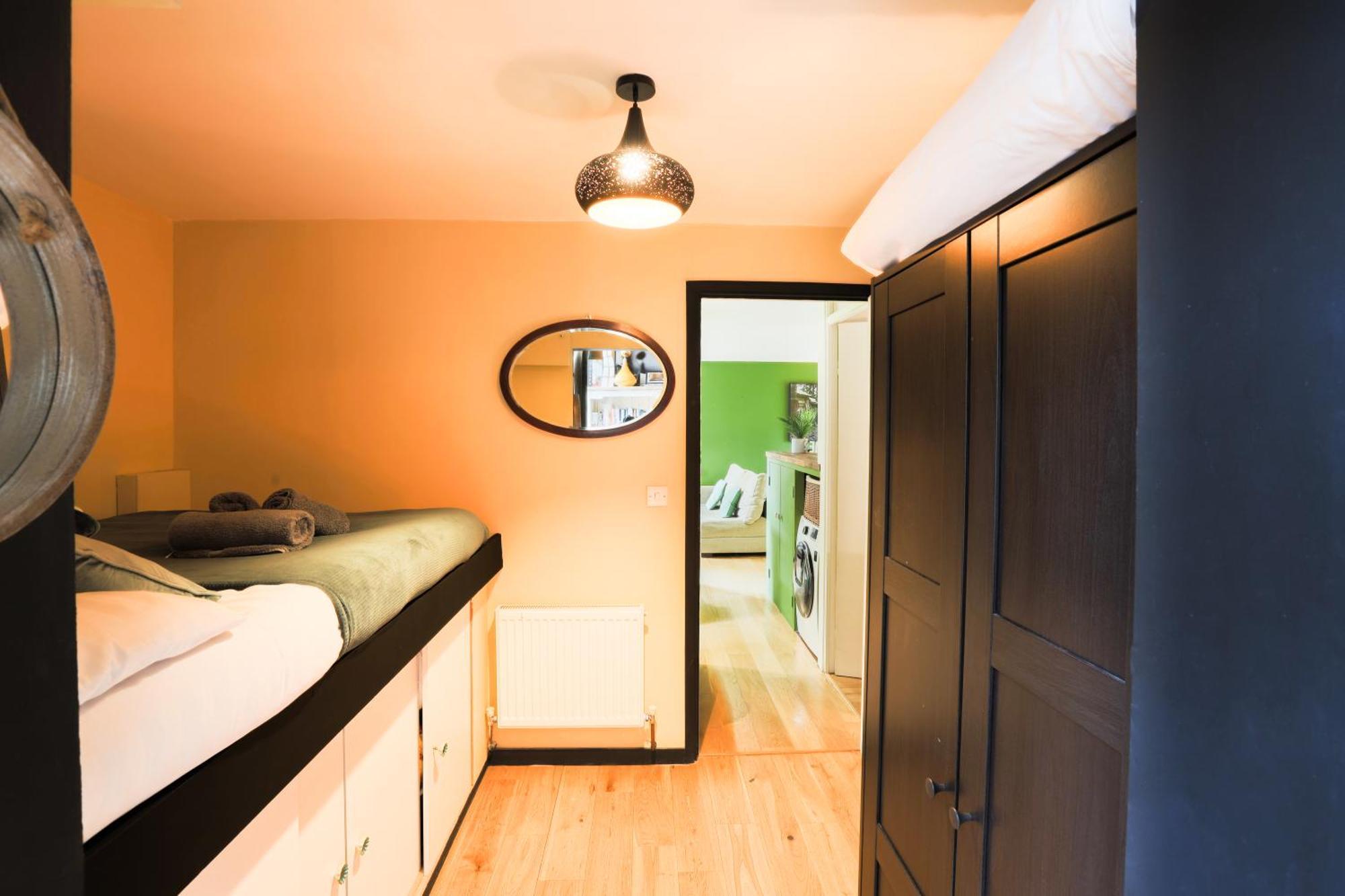 Apartment 20 Percent Off -promo Genius Offers-citycenter Londonbridge With Parking-wifi-sleeps7-4beds-netflix-family! London