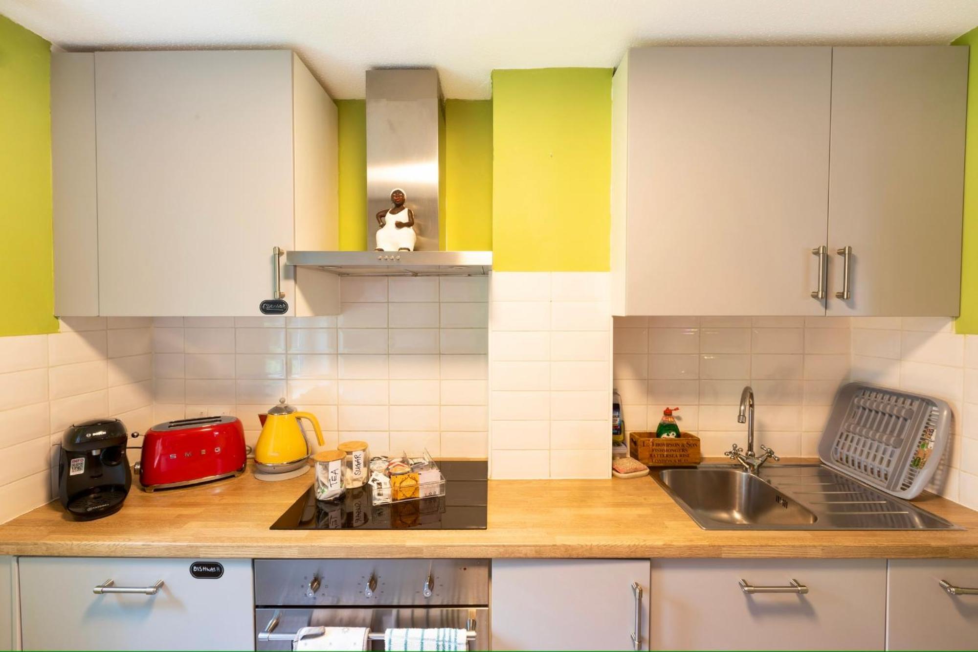 Apartment 20 Percent Off -promo Genius Offers-citycenter Londonbridge With Parking-wifi-sleeps7-4beds-netflix-family! *